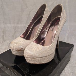 Just Fab Ivory Daisy Heels size 8.5